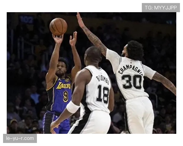 里夫斯火力全开助球队取胜