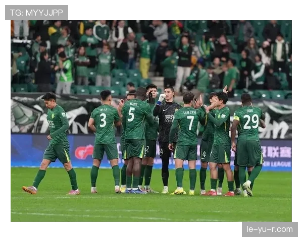 中国足球主场迎战东亚杯，球迷热情高涨助力球队状态回暖